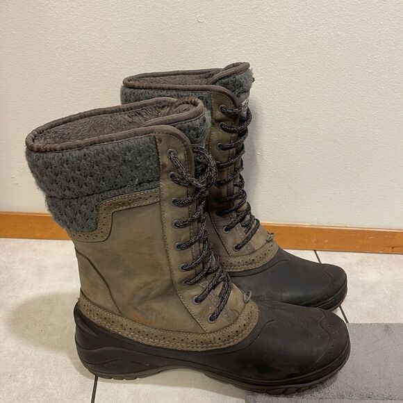 THE North Face Shellista II Mid boot in tan, grey and black - Picture 5 of 16